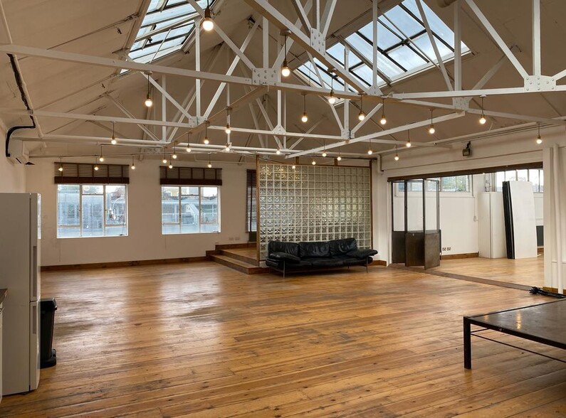 49-50 Eagle Wharf Rd, London for lease - Interior Photo - Image 1 of 7