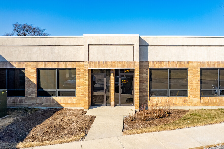 3115 N Wilke Rd, Arlington Heights, IL for sale - Building Photo - Image 3 of 13