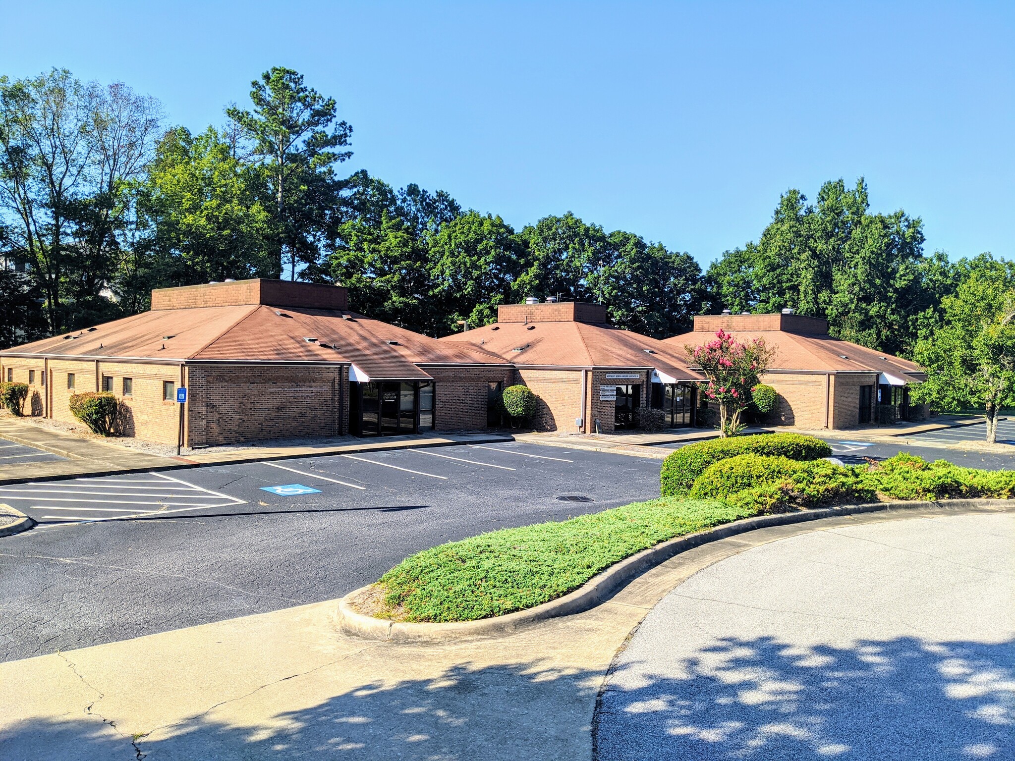 660 Lanier Park Dr, Gainesville, GA for lease Building Photo- Image 1 of 6