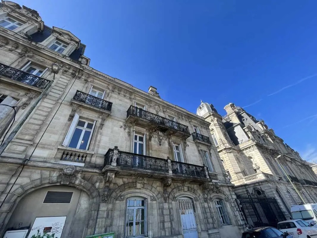 Office in Bordeaux for lease Building Photo- Image 1 of 10