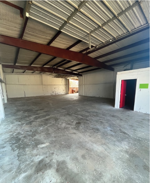 106 Industrial Dr, Kennedale, TX for sale - Interior Photo - Image 2 of 9