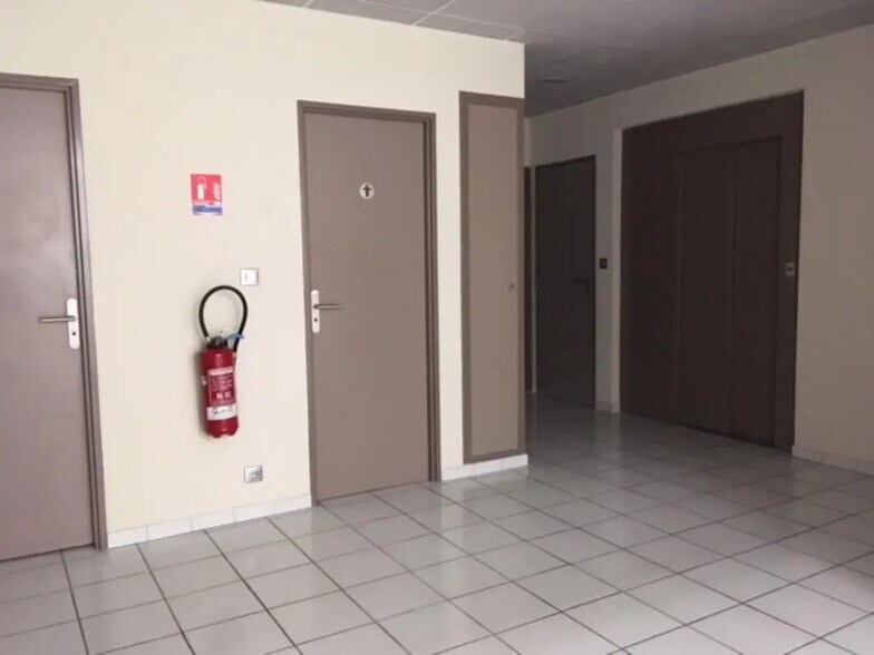 Office in Aix-en-Provence for lease - Interior Photo - Image 3 of 12