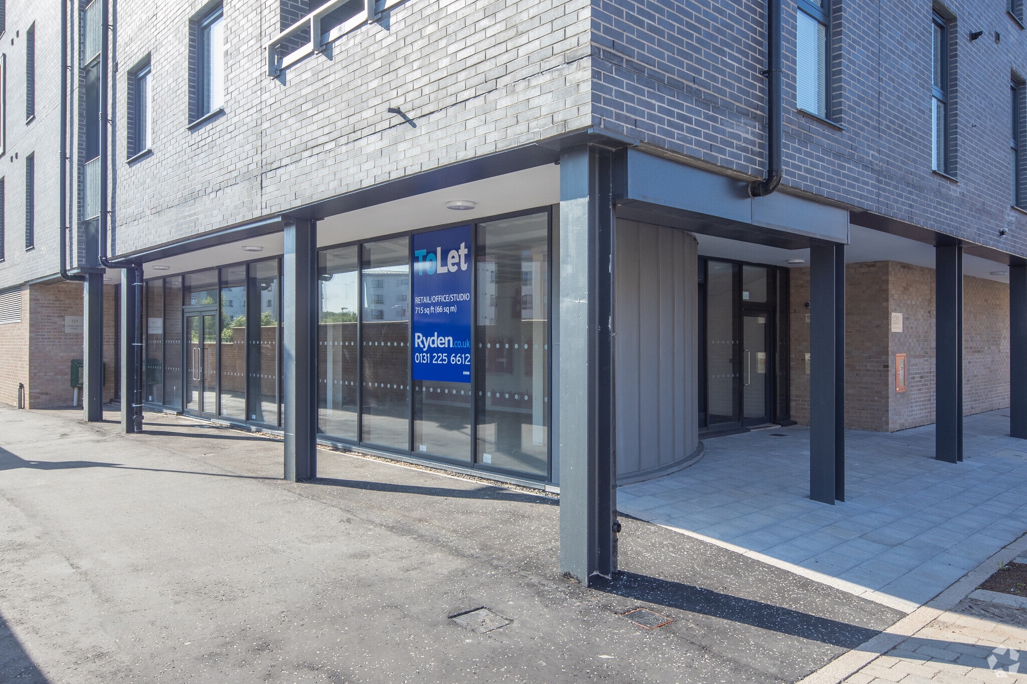 121 Lawrie Reilly Pl, Edinburgh for sale Primary Photo- Image 1 of 1