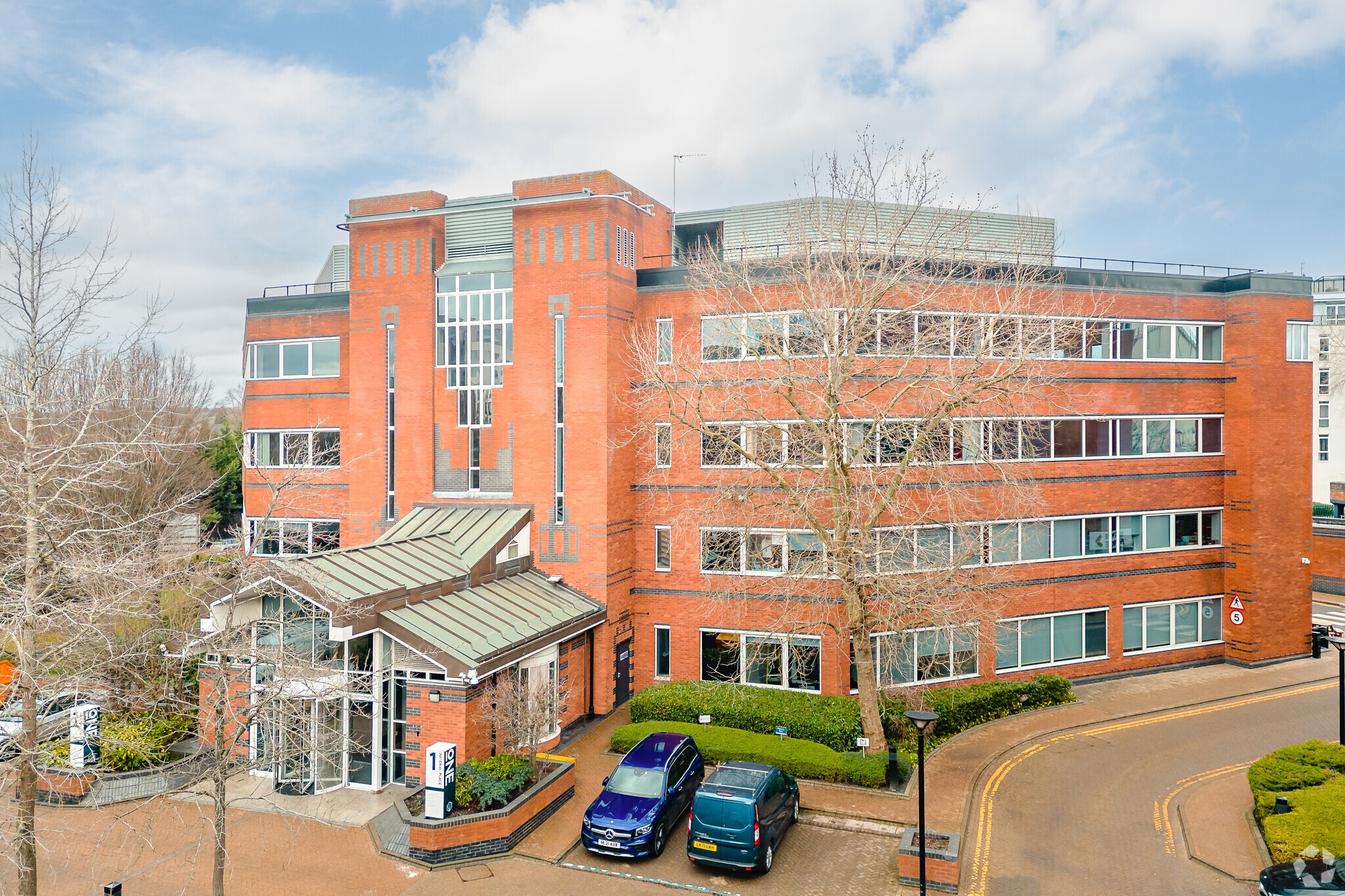 Maxwell Rd, Borehamwood for sale Primary Photo- Image 1 of 25