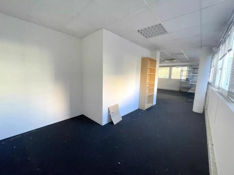 Office in Villeneuve-Loubet for lease - Building Photo - Image 1 of 11