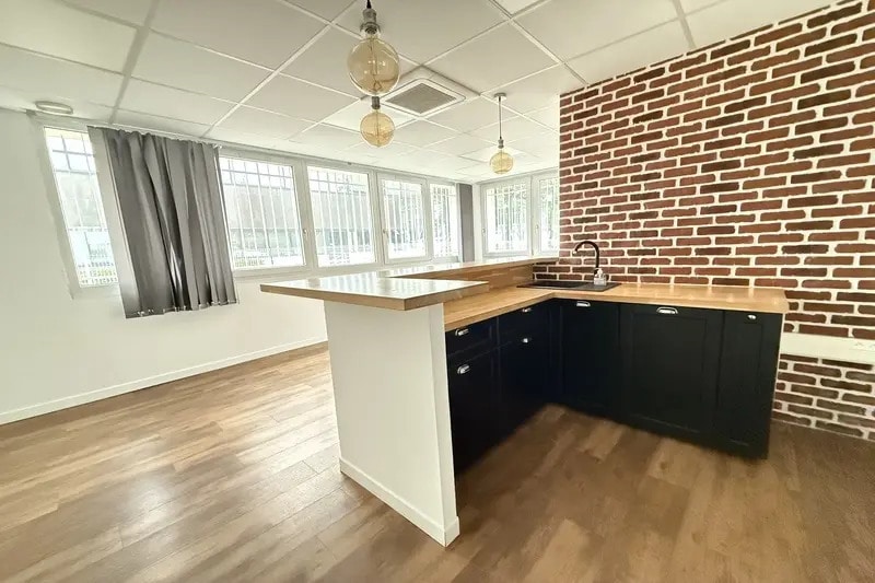 Office in Lattes for lease - Interior Photo - Image 2 of 12