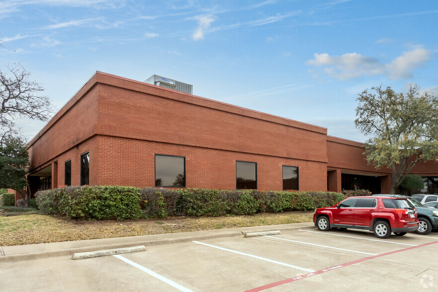 3330 Earhart Dr, Carrollton, TX for lease - Building Photo - Image 3 of 6