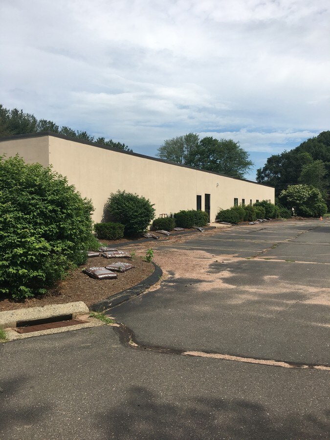 321 Burnham St, East Hartford, CT 06108