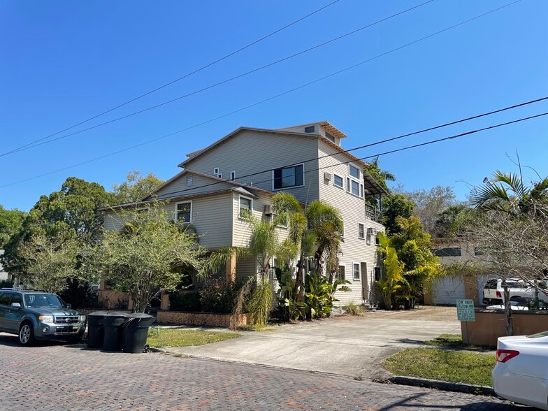 547 Grove St N, Saint Petersburg, FL for sale - Building Photo - Image 1 of 1