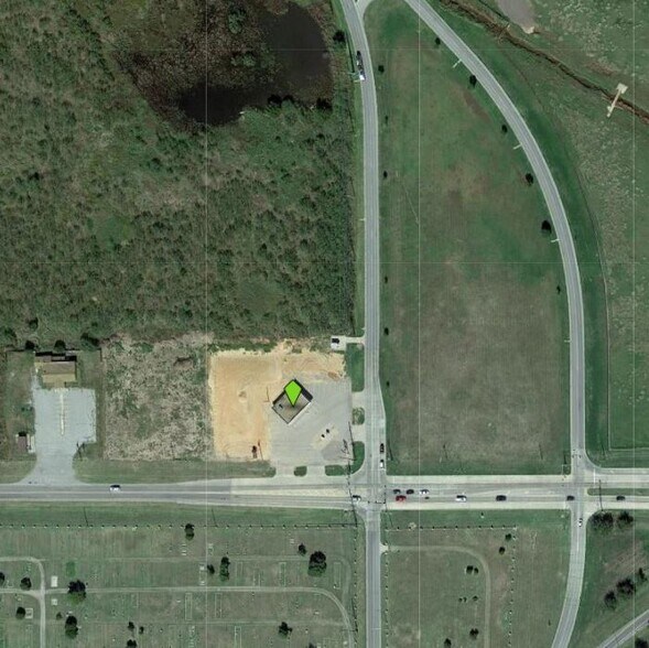 2421 Falcon Rd, Altus, OK 73521