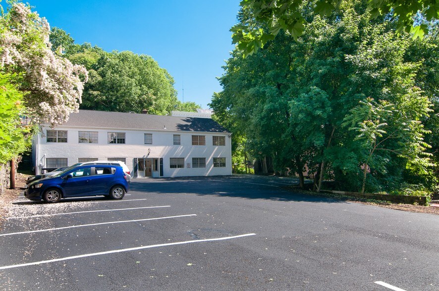 40 W Main St, Mount Kisco, NY for lease - Building Photo - Image 3 of 8