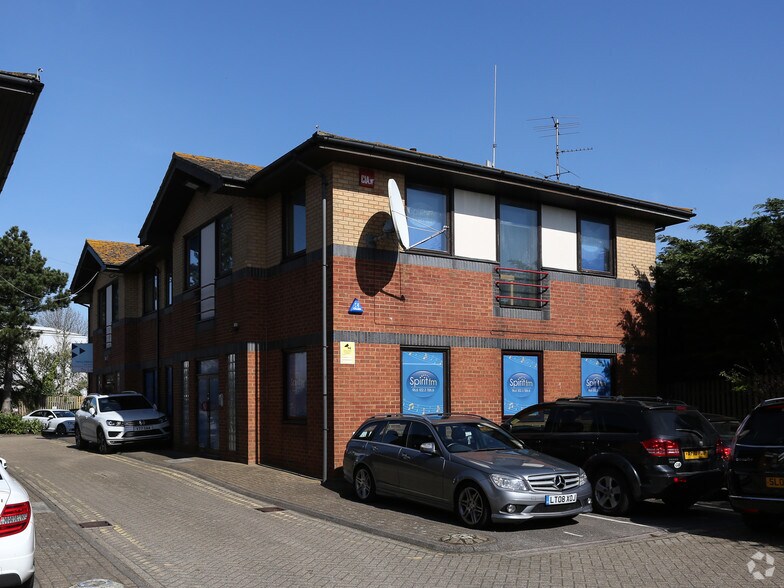 Bognor Rd, Chichester, PO19 8FX