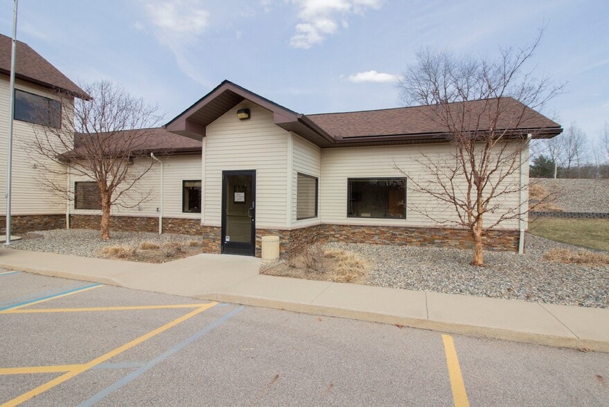 310 Custer Dr, Battle Creek, MI for lease - Building Photo - Image 2 of 32