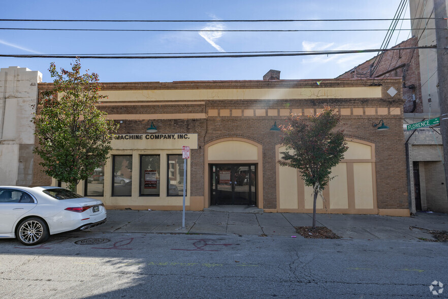 2350 Gilbert Ave, Cincinnati, OH for lease - Building Photo - Image 2 of 19