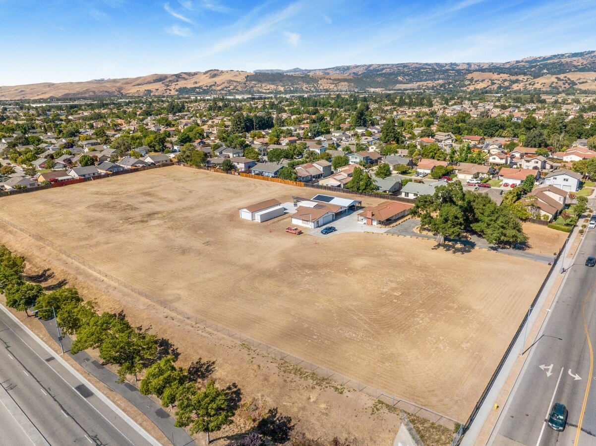 375 Diana Ave, Hill, CA 95037 375 Diana Ave