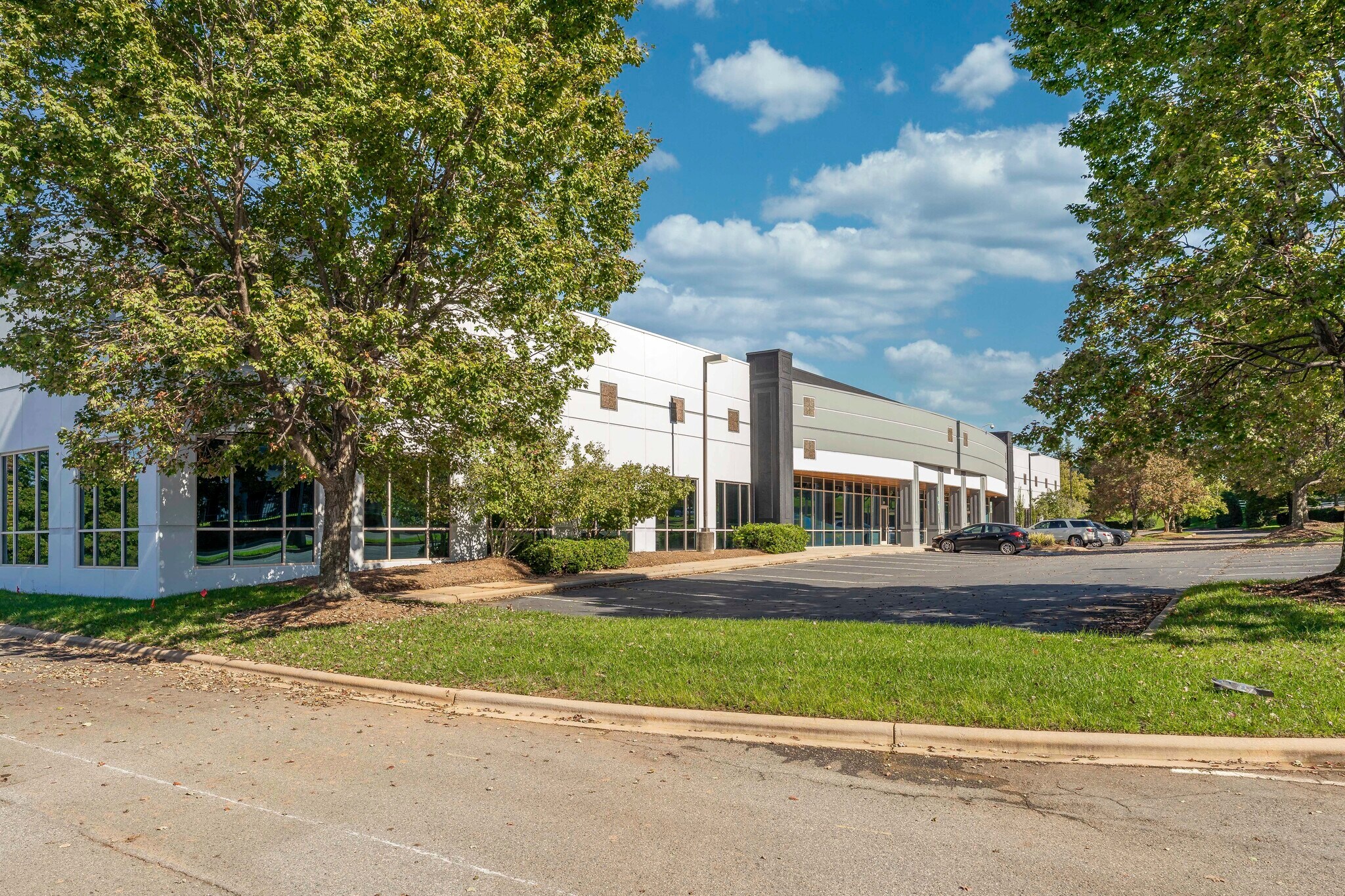 6135 Lakeview Rd, Charlotte, NC for lease Building Photo- Image 1 of 6