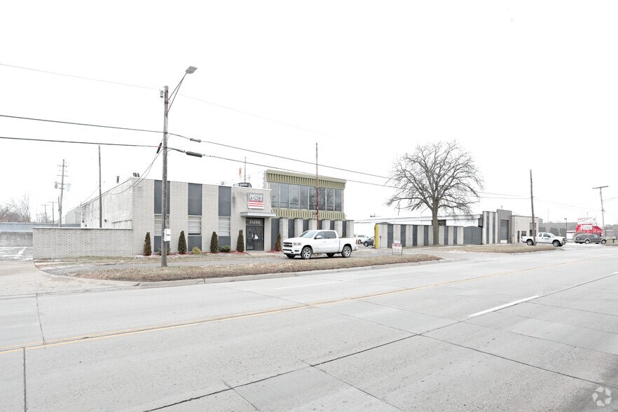 21042-21200 Schoenherr Rd, Warren, MI for sale - Primary Photo - Image 1 of 1