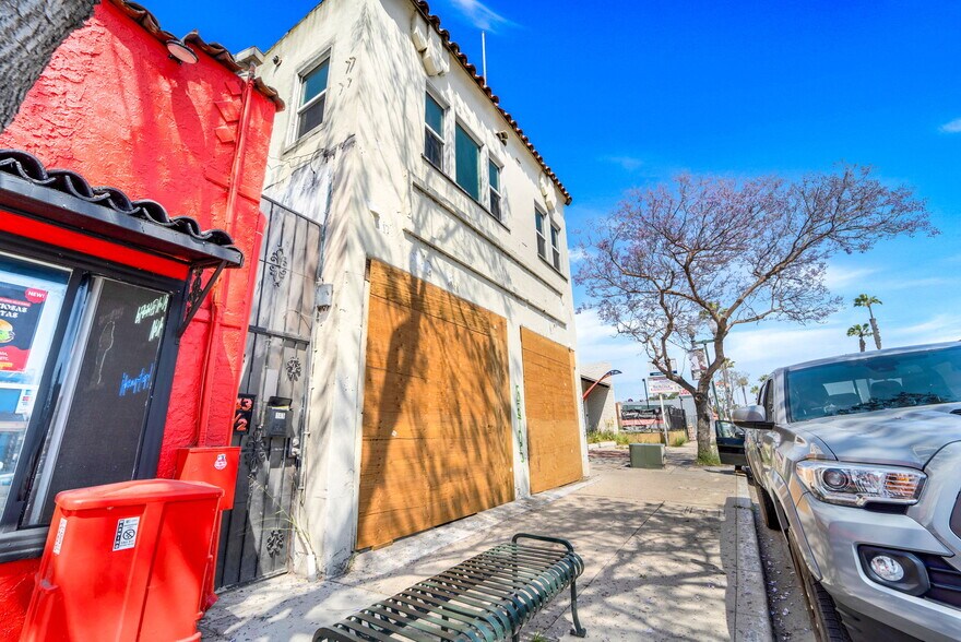 141-143 W San Ysidro Blvd portfolio of 2 properties for sale on LoopNet.com - Building Photo - Image 2 of 36