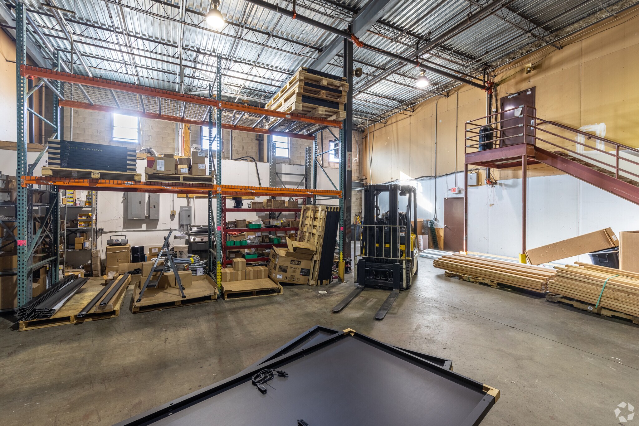 Beautiful view of Industrial Condo Properties For Lease With High Ceilings