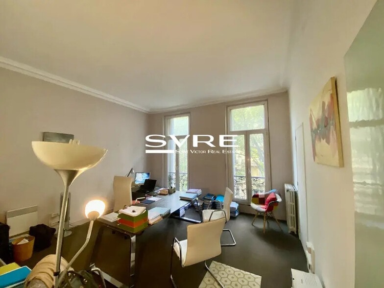 Office in Marseille for lease - Interior Photo - Image 2 of 5