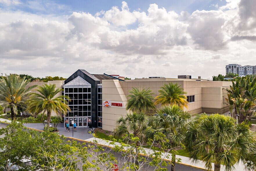700 S Pine Island Rd, Plantation, FL for sale - Primary Photo - Image 1 of 1