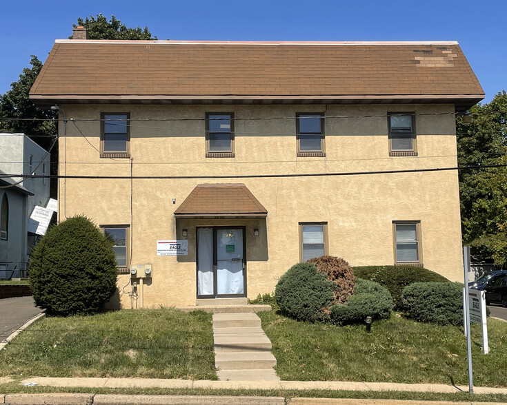 216 Cedar Ave, Willow Grove, PA for sale - Building Photo - Image 2 of 16