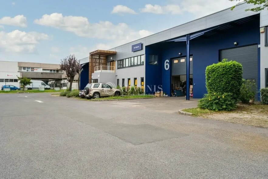 Flex in SAINT-OUEN-L'AUMONE for lease - Building Photo - Image 1 of 9