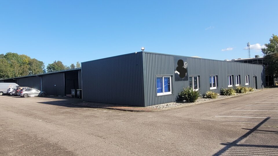 Industrial in Maromme for lease Building Photo- Image 1 of 14