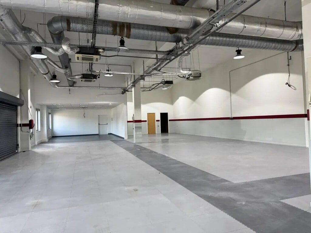 Location Local d'activités 1 819 m² - Photo 1