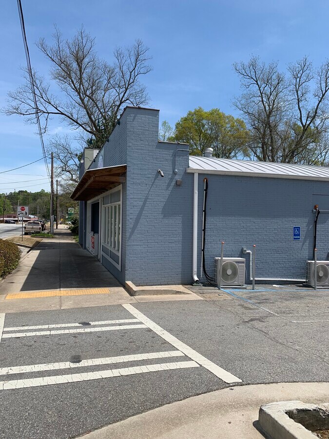 30 Sycamore St, Jefferson, GA 30549