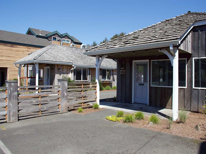 1347 S Hemlock St, Cannon Beach, OR for sale - Building Photo - Image 3 of 15