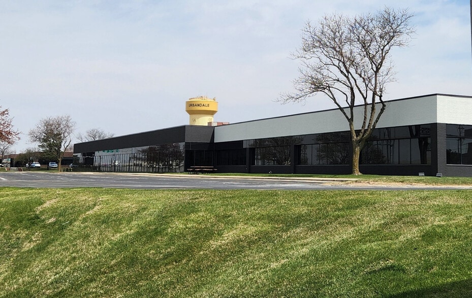 4250 114th St, Urbandale, IA for lease - Building Photo - Image 1 of 2