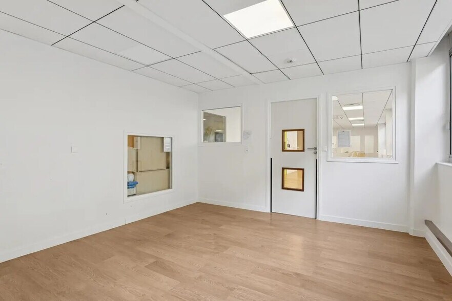 Office in Vincennes for sale - Interior Photo - Image 1 of 12