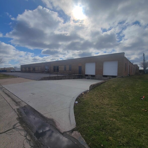 301 W Interstate Rd, Addison, IL for lease - Building Photo - Image 3 of 8