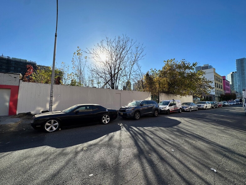 1038 45th Rd, Long Island City, NY for sale - Building Photo - Image 2 of 3