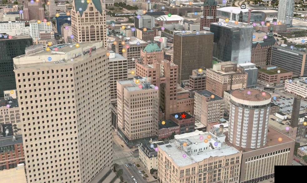 725-729 N Milwaukee St, Milwaukee, WI for sale - Building Photo - Image 2 of 8