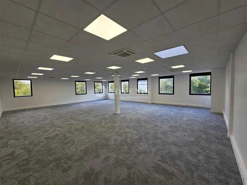 Office in Créteil for lease Interior Photo- Image 1 of 6
