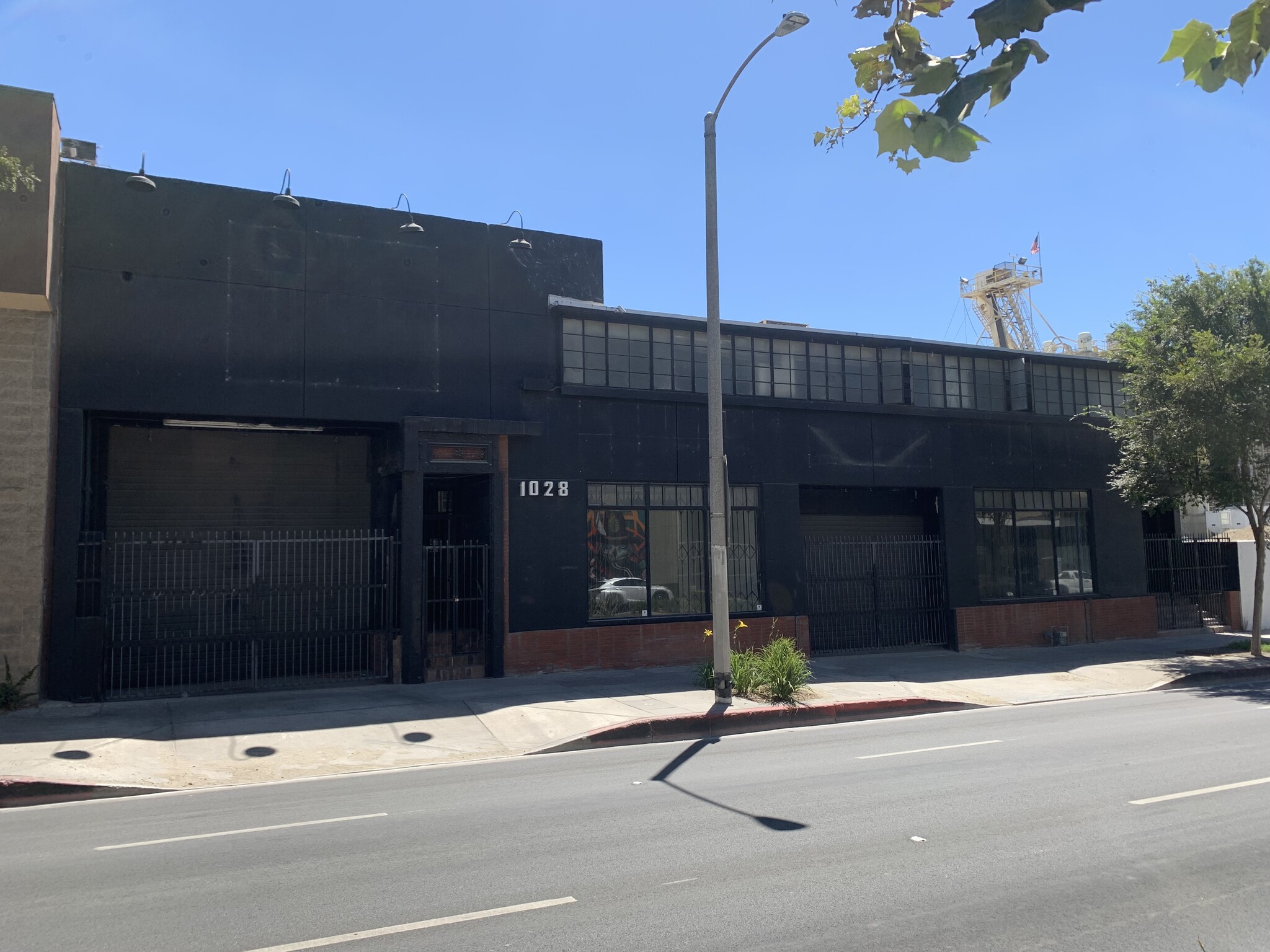 1020 N La Brea Ave, Los Angeles, CA for lease Building Photo- Image 1 of 6