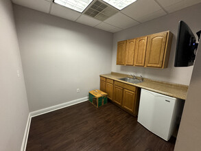 945 E Haverford Rd, Bryn Mawr, PA for lease Interior Photo- Image 2 of 9