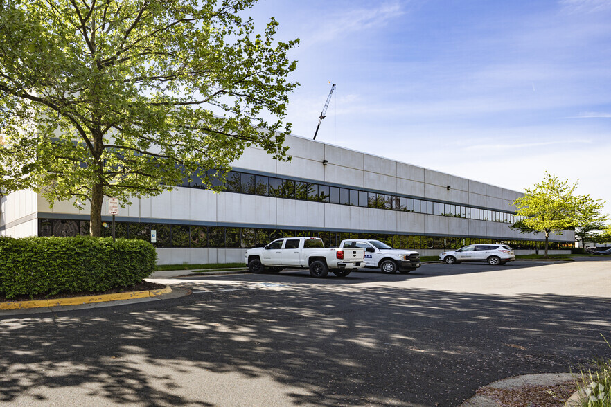 21301 Beaumeade Cir, Ashburn, VA for lease - Primary Photo - Image 1 of 5