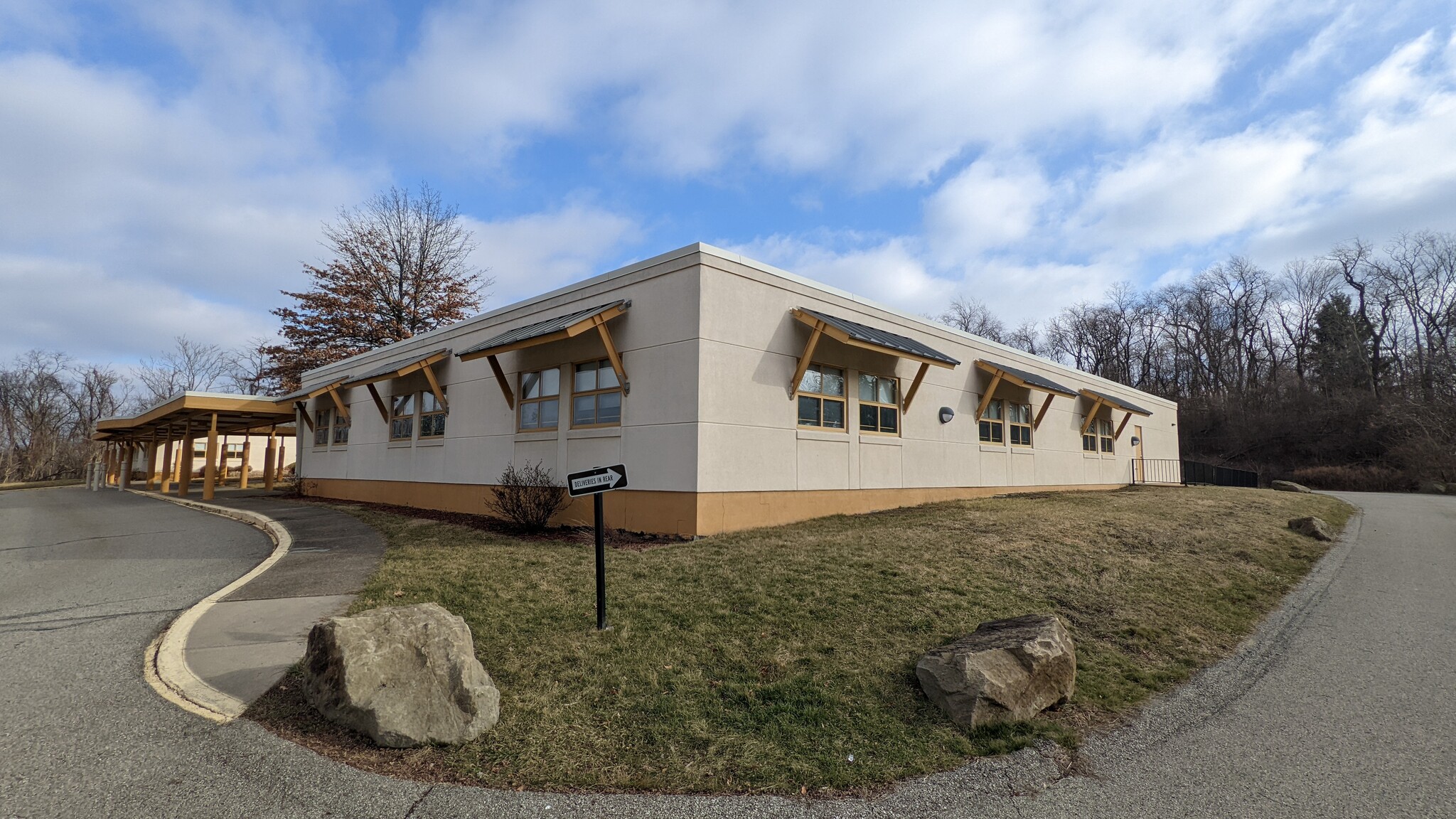 3800 Oakleaf Rd, Brentwood, PA for lease Building Photo- Image 1 of 8