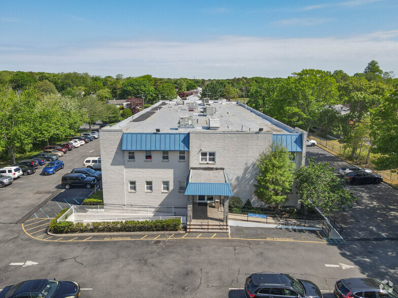 240 Patchogue Yaphank Rd, East Patchogue, NY for lease - Building Photo - Image 2 of 7