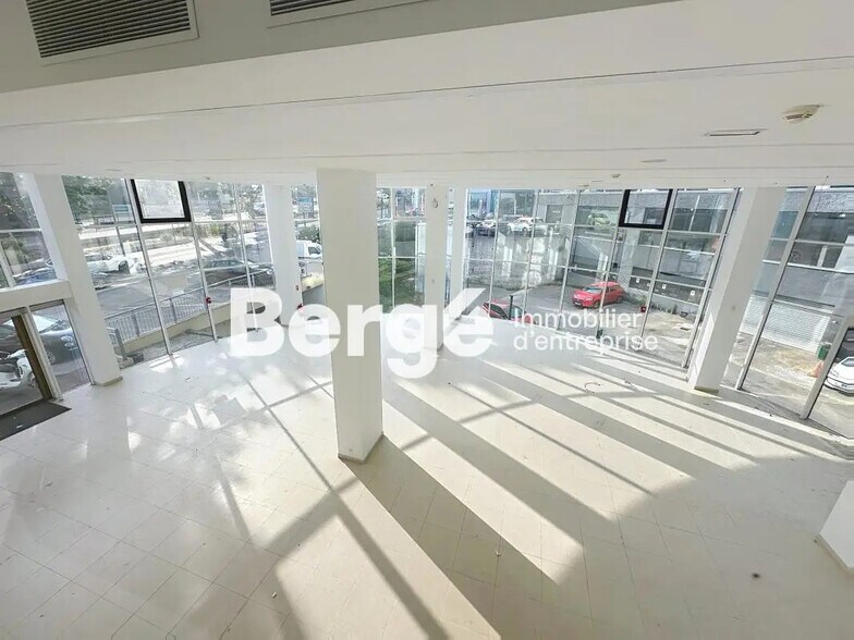 Retail in Le Cannet for sale - Lobby - Image 3 of 8