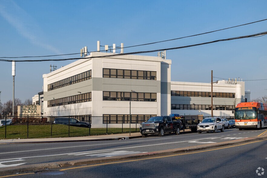 1 Cross Island Plz, Jamaica, NY for lease - Primary Photo - Image 1 of 12