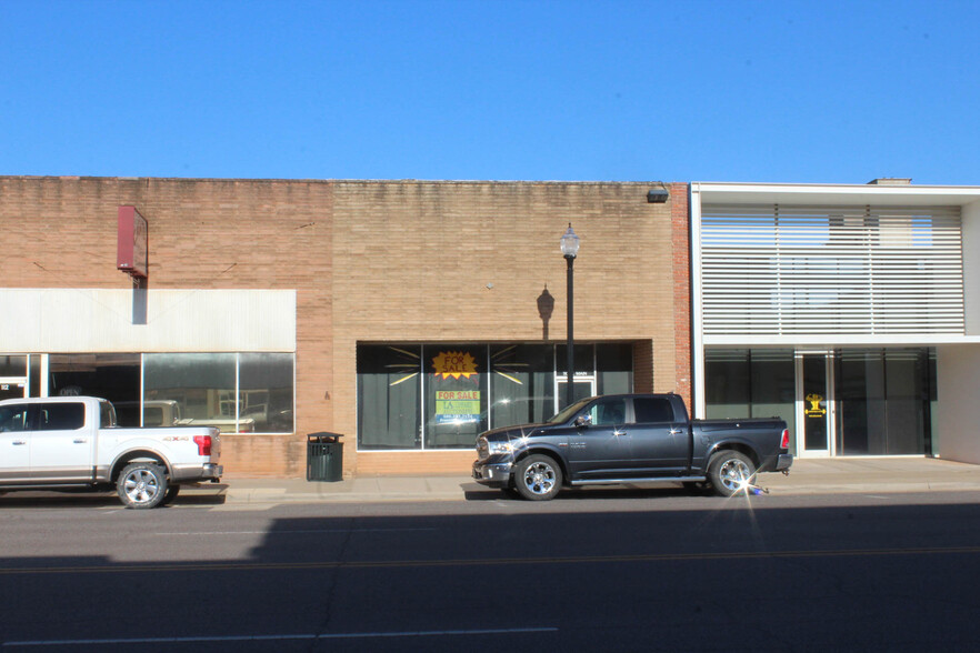 110 S Main St, Hennessey, OK for sale - Primary Photo - Image 1 of 1