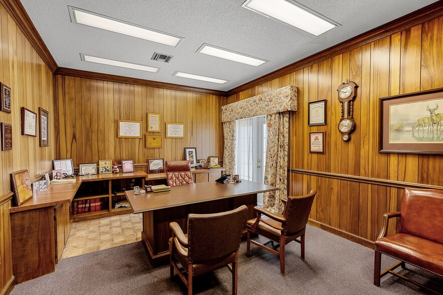 131 W Main St, Tavares, FL for sale - Building Photo - Image 2 of 8