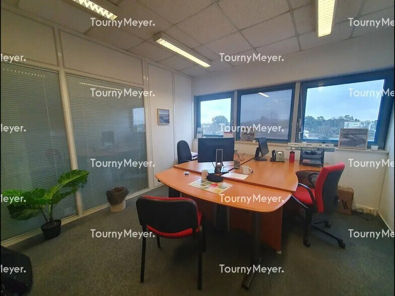 Office in Saint-Herblain for lease - Interior Photo - Image 2 of 5