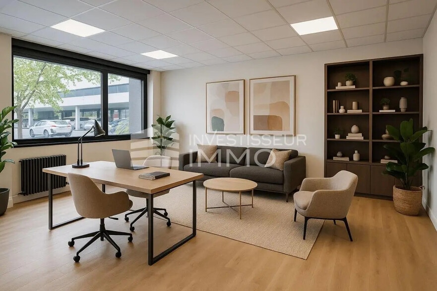 Office in Sucy-en-Brie for lease - Interior Photo - Image 1 of 3