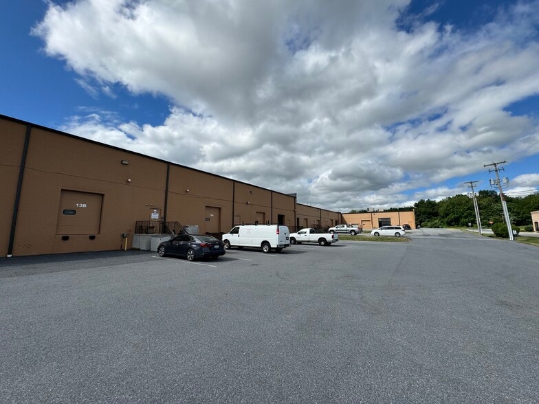 4125 Independence Dr, Schnecksville, PA for lease - Building Photo - Image 2 of 2
