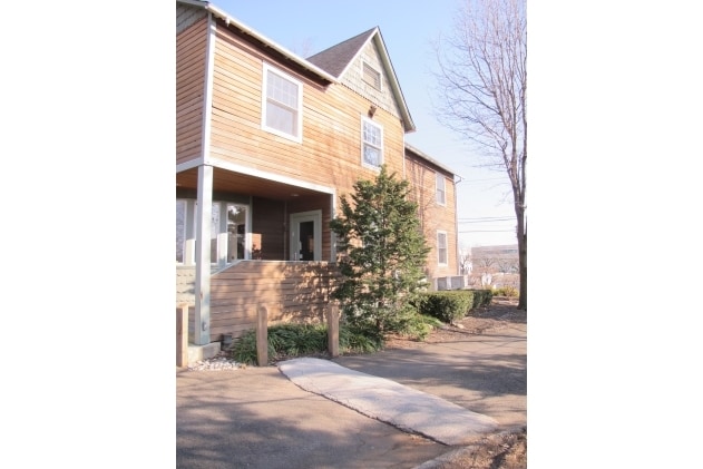 390 Commerce Dr, Fort Washington, PA for lease - Building Photo - Image 2 of 5